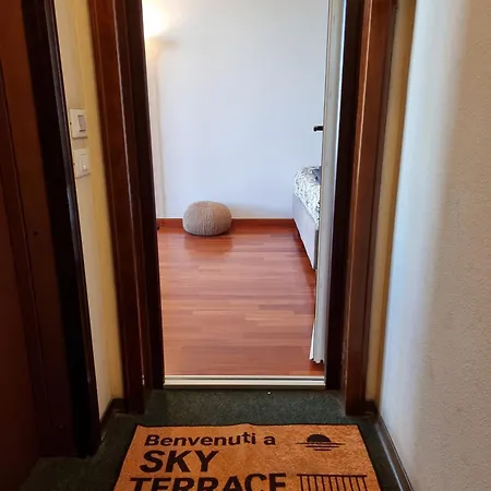 Sky Terrace 公寓 *